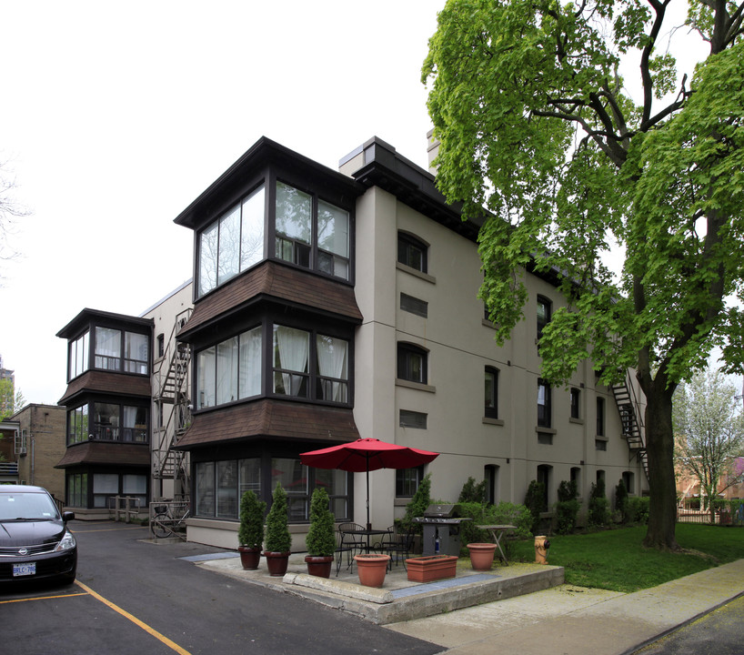 Oriole Court Apartments in Toronto, ON - Building Photo