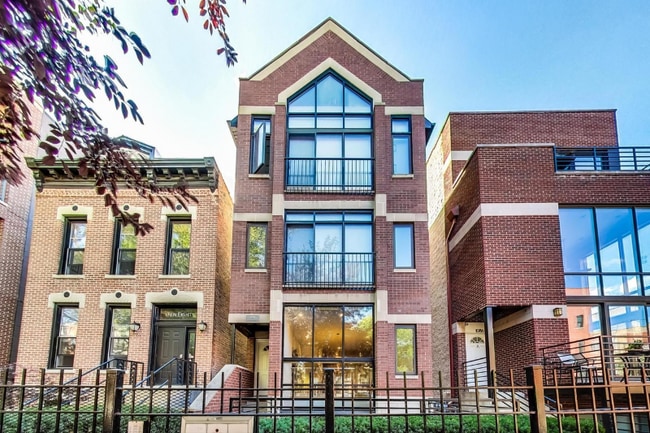 property at 1084 N Paulina St