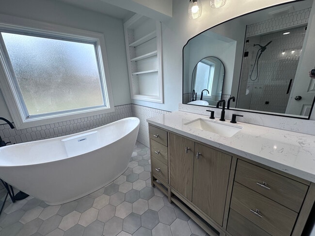 1599 Tucker Schoolhouse Rd in Madisonville, KY - Foto de edificio - Building Photo