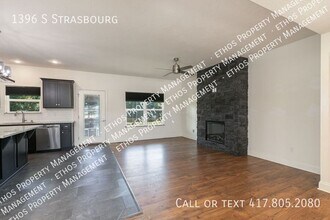 1396 S Strasbourg Ave in Springfield, MO - Foto de edificio - Building Photo