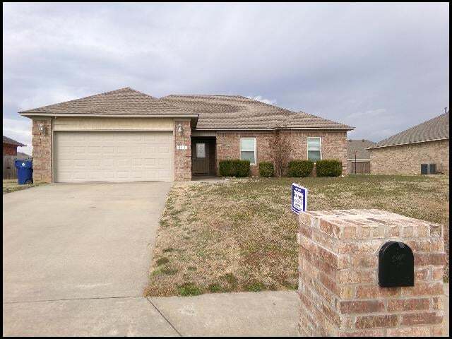 property at 2405 Canterbury Ln