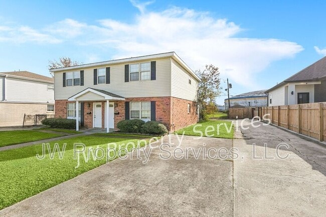 2203-2203 Octavia Dr in Chalmette, LA - Building Photo - Building Photo