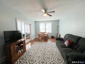 793 Milford Point Rd in Milford, CT - Building Photo - Building Photo