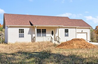 829 Southside Rd in Cunningham, TN - Building Photo - Building Photo