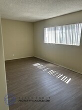 6214 Victoria Blvd. in Los Angeles, CA - Foto de edificio - Building Photo