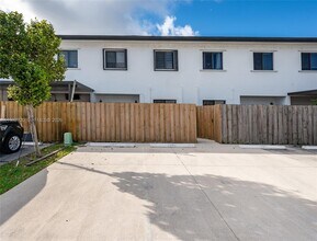 13353 SW 250th Terrace in Princeton, FL - Building Photo - Building Photo