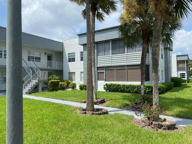 579 Normandy M in Delray Beach, FL - Building Photo - Building Photo