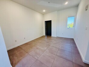 1295 W 69th St in Hialeah, FL - Building Photo - Building Photo