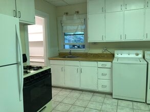 39 Newtonville Ave, Unit 1 in Newton, MA - Building Photo - Building Photo