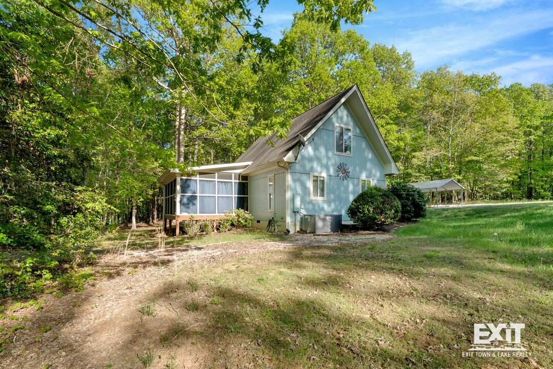 132 Holly Hall Rd in Manson, NC - Building Photo