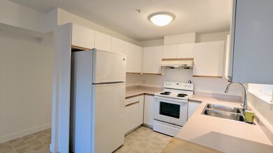 3342 Monmouth Av in Vancouver, BC - Building Photo - Building Photo