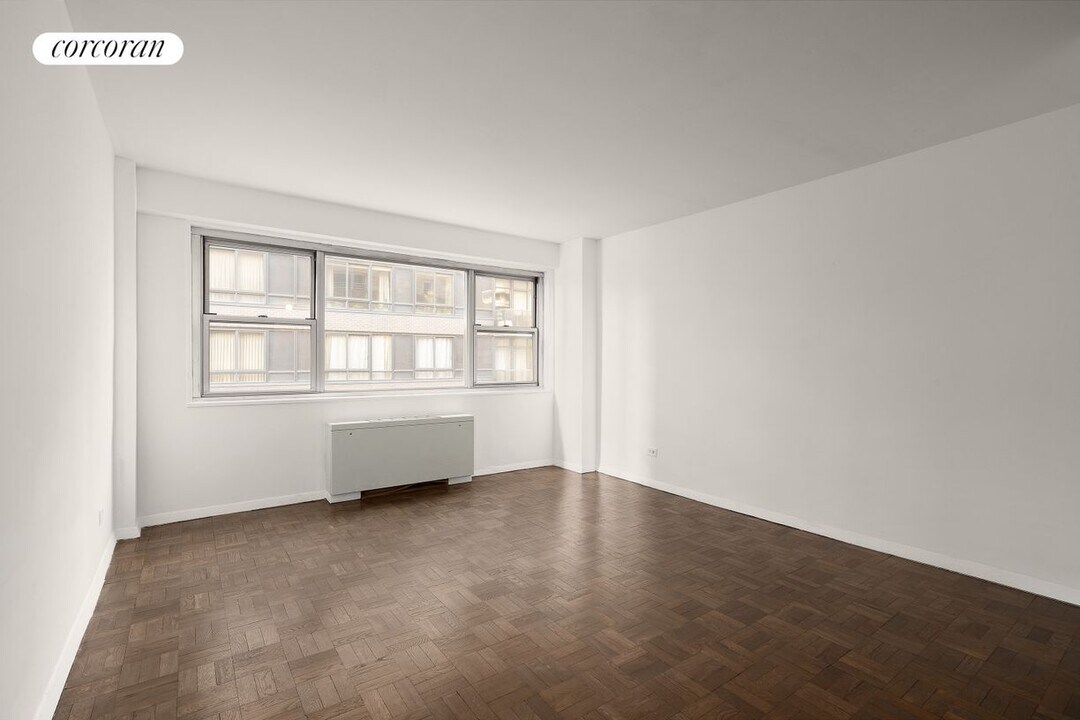 330 E 49th St in New York, NY - Building Photo