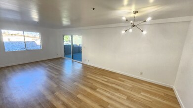 5541 Fulcher Ave in Los Angeles, CA - Foto de edificio - Building Photo