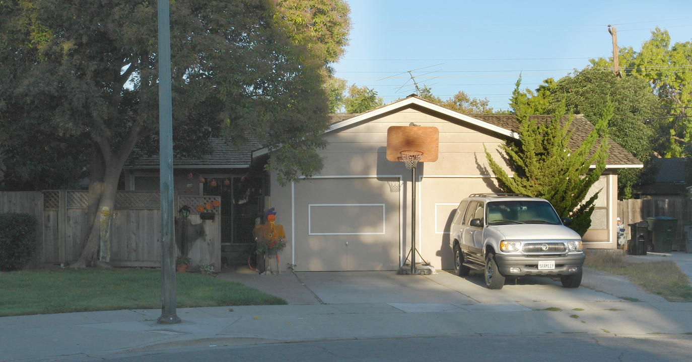 875-877 Altamont Ct in Sunnyvale, CA - Building Photo