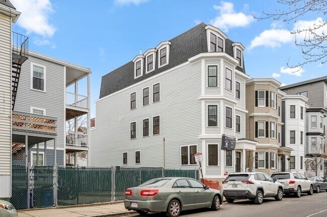 300 Maverick St, Unit 1 in Boston, MA - Building Photo - Building Photo