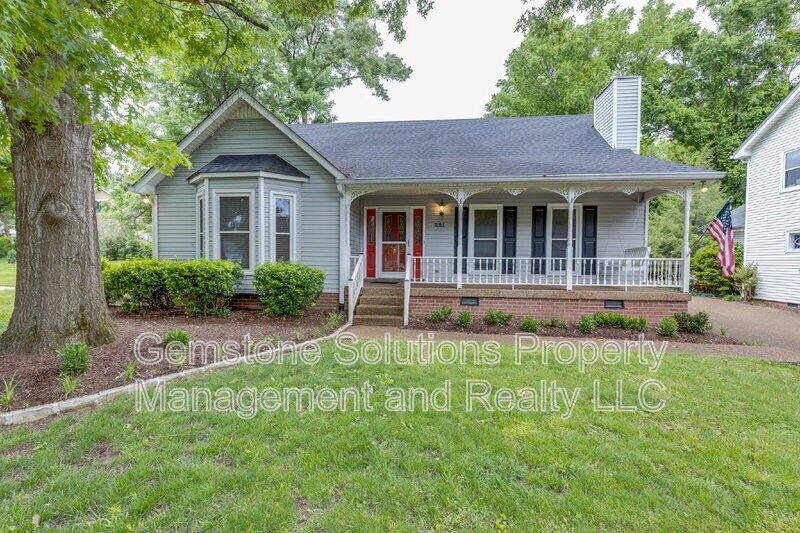 221 Adams Ct in Franklin, TN - Building Photo