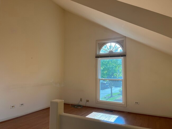 1404 Queensgreen Cir in Naperville, IL - Building Photo - Building Photo