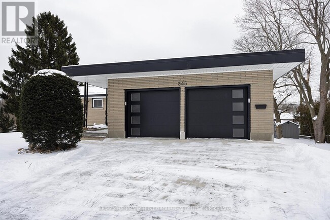 345-345 Elizabeth Dr in Gananoque, ON - Building Photo - Building Photo