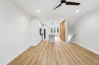 1360 Briar Creek Rd in Charlotte, NC - Building Photo - Building Photo