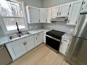 40 Watch St, Unit 1L in Oxford, MA - Building Photo - Building Photo