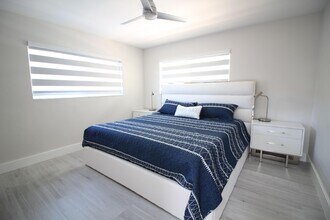 2548 SE 14th St in Pompano Beach, FL - Building Photo - Building Photo