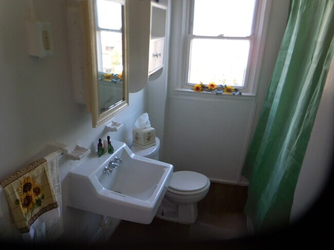 5210 Brookwood Rd in Brooklyn Park, MD - Building Photo - Building Photo