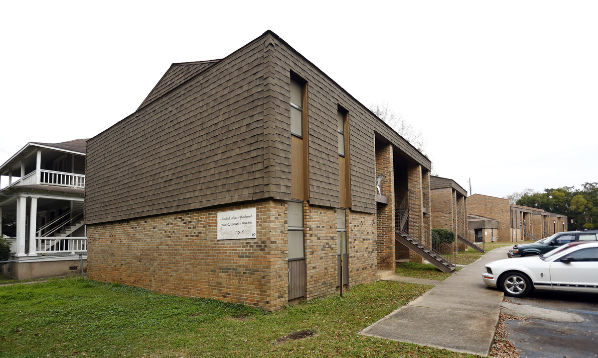 Montauk Arms Apartments in Mobile, AL - Building Photo