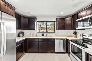 1665 Cabot Ln, Unit A3 in Wellington, FL - Building Photo