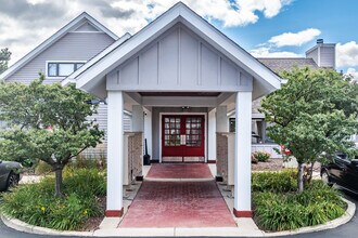 The Glen Luxury Townhomes in Glendale, WI - Building Photo - Building Photo