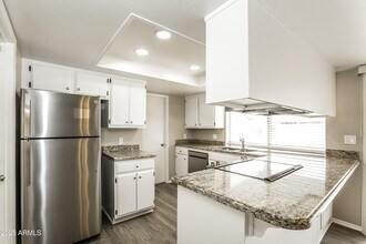 6413 W Mission Ln in Glendale, AZ - Building Photo - Building Photo