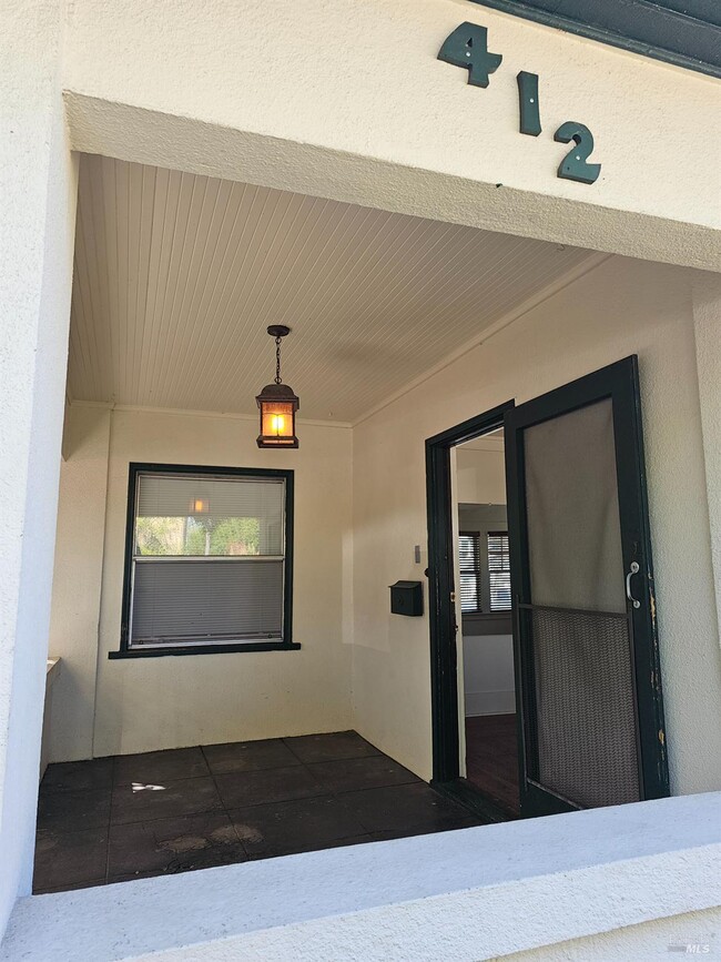 property at 412 Lincoln St