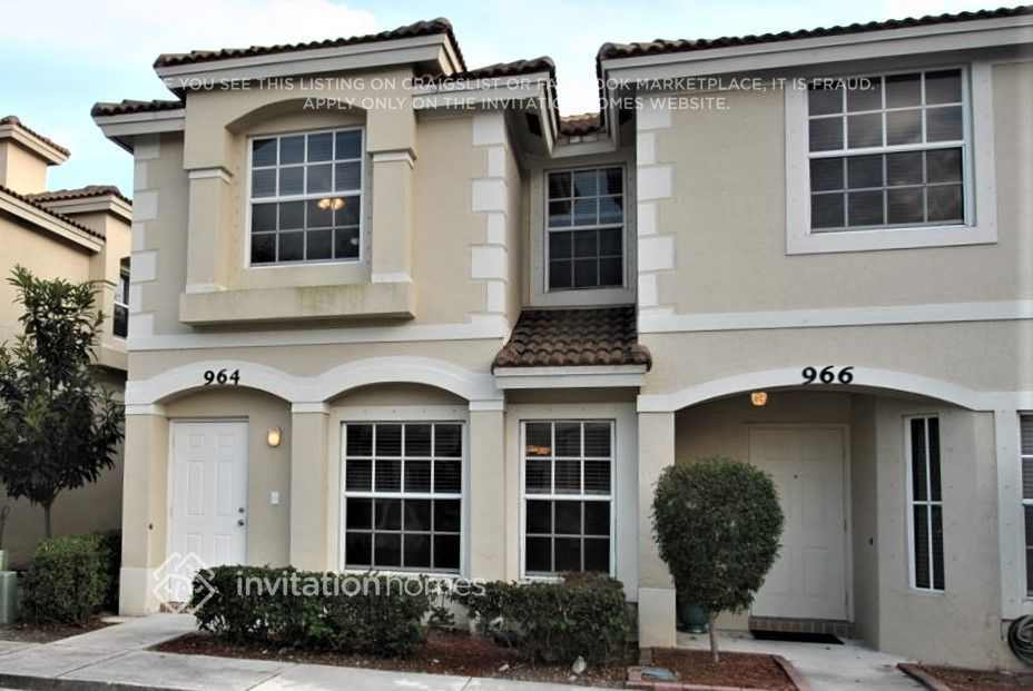 964 Summit Lake Dr in West Palm Beach, FL - Building Photo