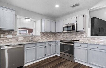 6909 Quail Lake Dr in San Antonio, TX - Building Photo - Building Photo