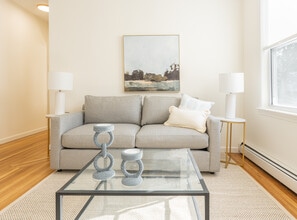 34 White Pl, Unit 3 in Brookline, MA - Building Photo - Building Photo