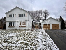 13808 Frontier Ln in Burnsville, MN - Building Photo