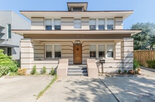 1716 Richmond Ave. in Houston, TX - Building Photo