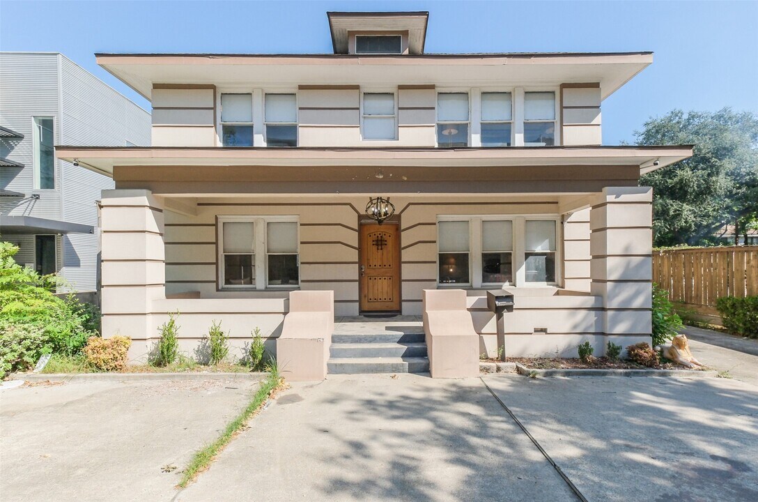 1716 Richmond Ave. in Houston, TX - Building Photo