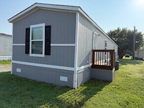 111 Palomino Dr in Sanger, TX - Building Photo - Building Photo