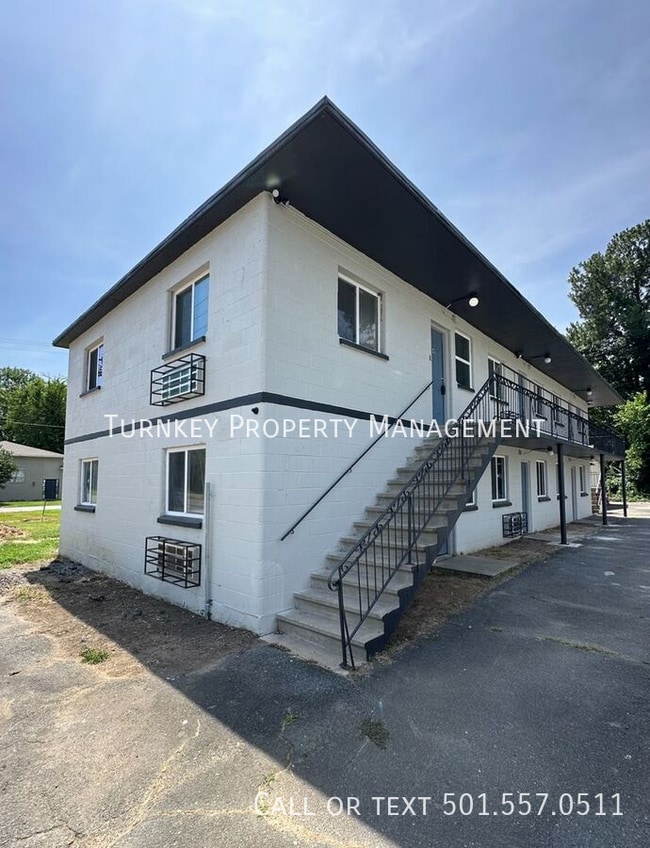 property at 904 W 25th St