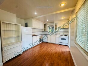 7371 Hyatt St in San Diego, CA - Foto de edificio - Building Photo