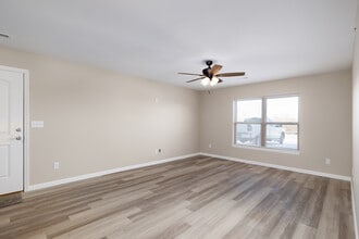 Autumn Leaf Apartment Homes in St. Clair, MO - Foto de edificio - Interior Photo