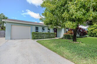 787 Carissa Dr in Royal Palm Beach, FL - Building Photo - Building Photo