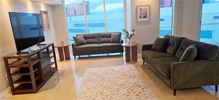 2747 Paradise Rd, Unit 2206 in Las Vegas, NV - Foto de edificio - Building Photo