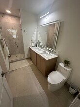 8769 W 35th Ln in Hialeah, FL - Foto de edificio - Building Photo