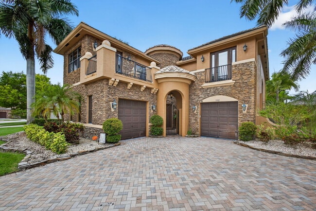 property at 3501 Collonade Dr