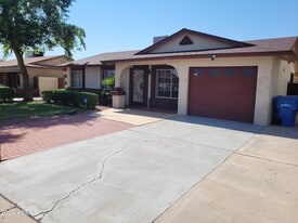 5025 W Vernon Ave in Phoenix, AZ - Building Photo