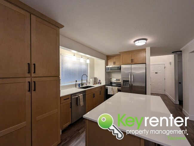 319 10th Ave SE in Puyallup, WA - Building Photo - Building Photo