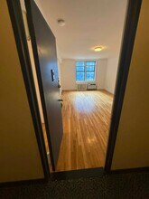 305 W 13th St in New York, NY - Building Photo - Building Photo