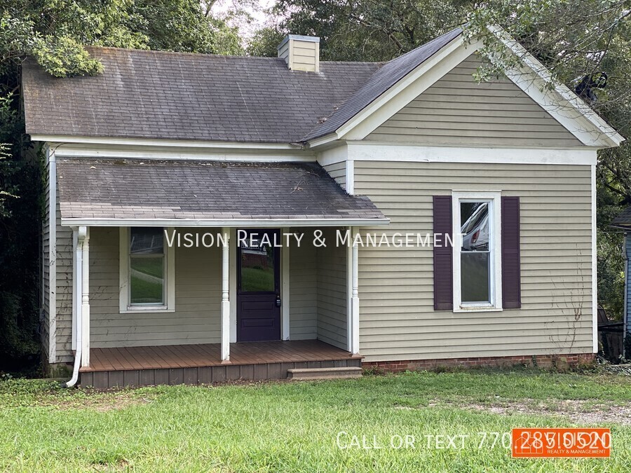 214 W Chandler St in Carrollton, GA - Building Photo