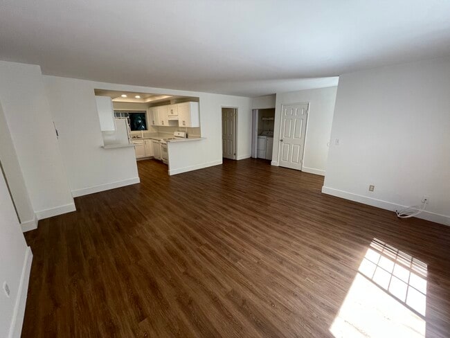2456 Arizona Ave, Unit 2 in Santa Monica, CA - Building Photo - Building Photo